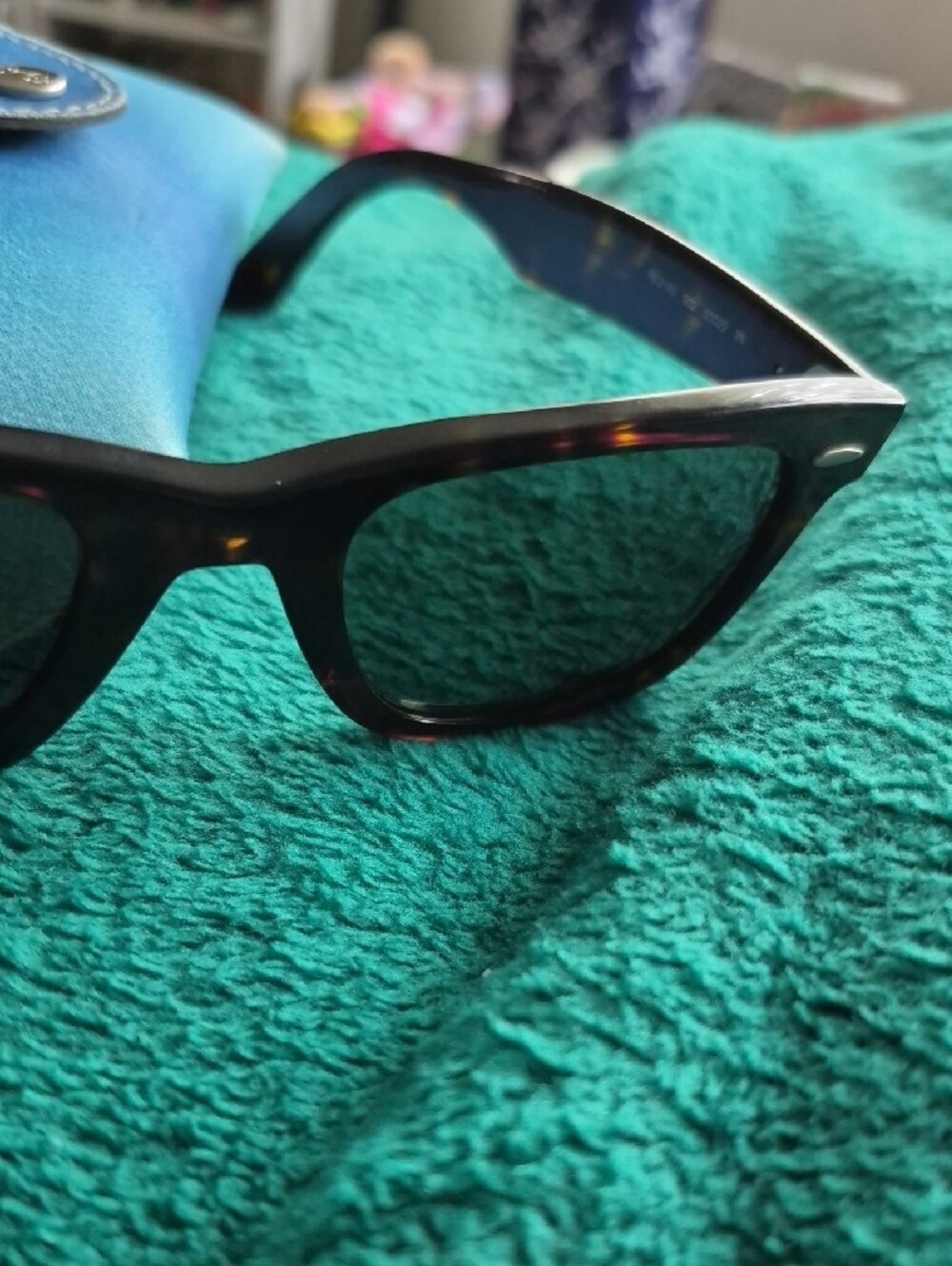 Ray-Ban Turtle-Shell Wayfarer Sunglasses with Blue Case - Picture 5 of 8